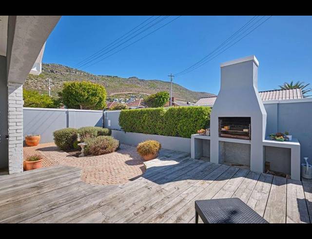 6 BEDROOM HOUSE FOR SALE IN FISH HOEK